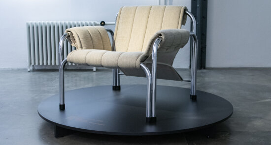 Tzv. “Kodreta” – křeslo T 2403 ve vile Tugendhat